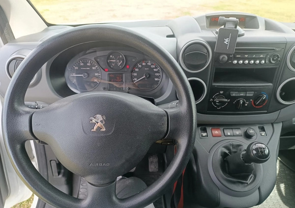 Peugeot Partner cena 23900 przebieg: 217455, rok produkcji 2016 z Łomża małe 254